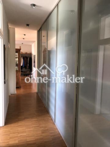 Flur mit Einbauschränken