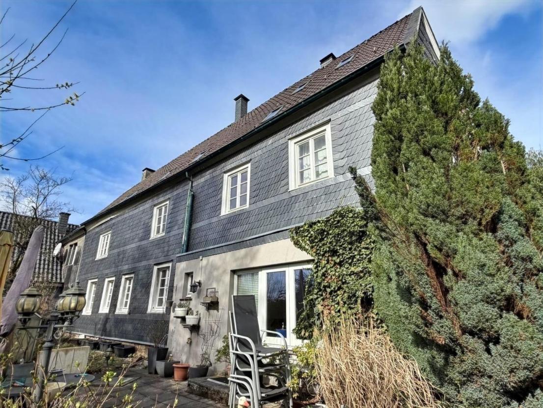 Hausrückseite mit Terrasse