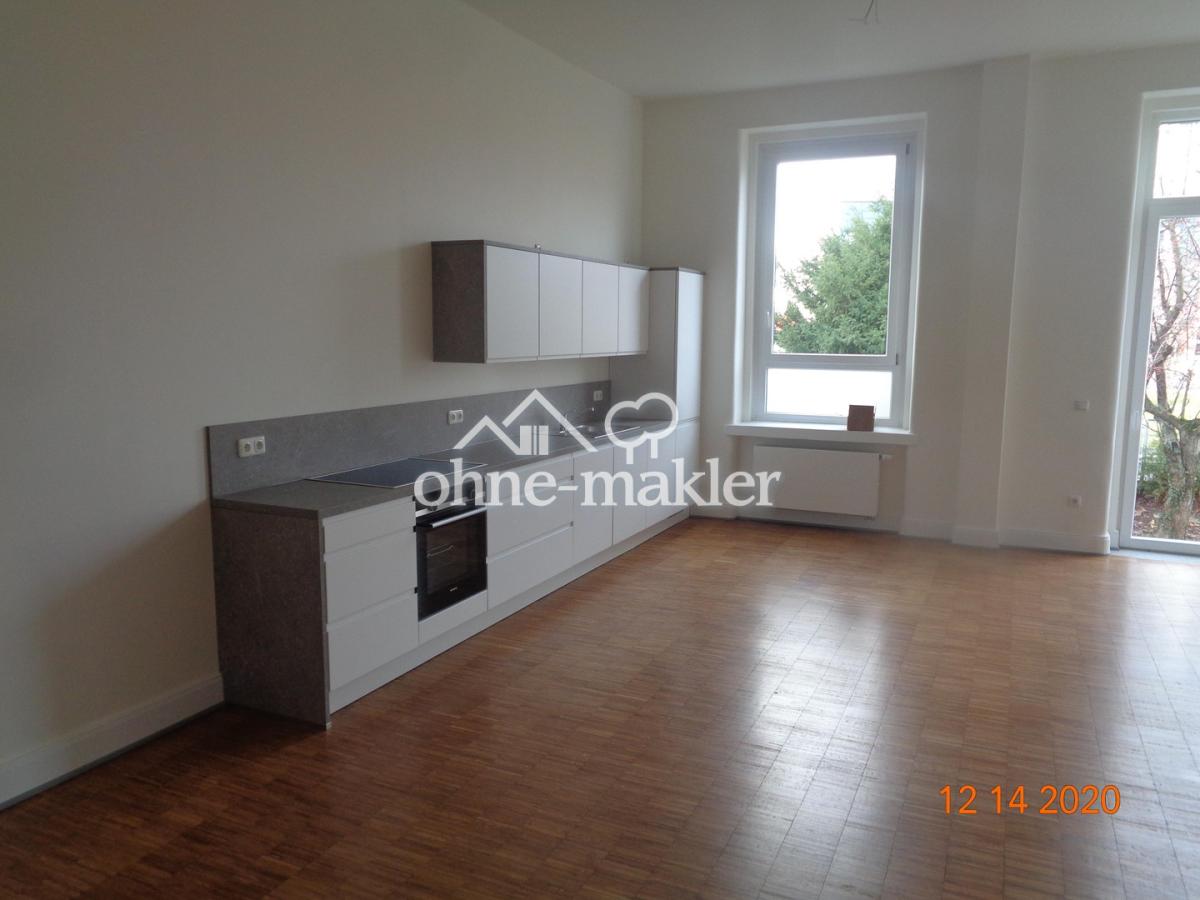 Küche/Wohnraum links