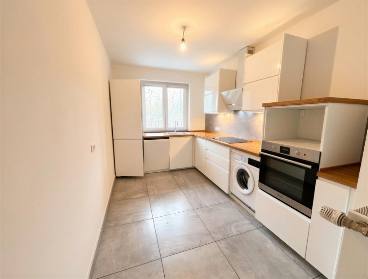 Moderne Küche mit E-Geräten