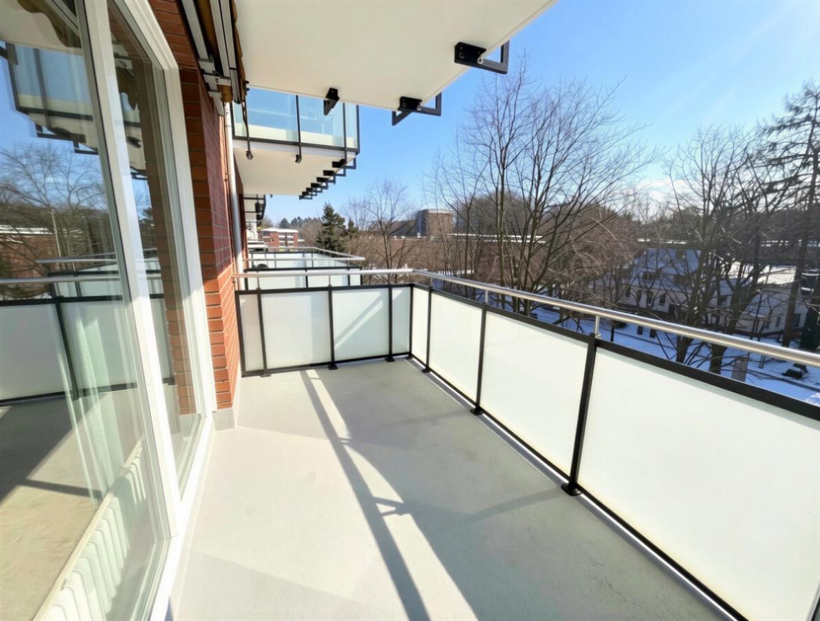 Neuwertiger Balkon mit Südausrichtung