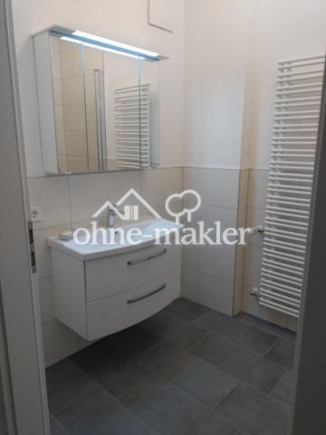 Badezimmer mit Handtuchwärmer