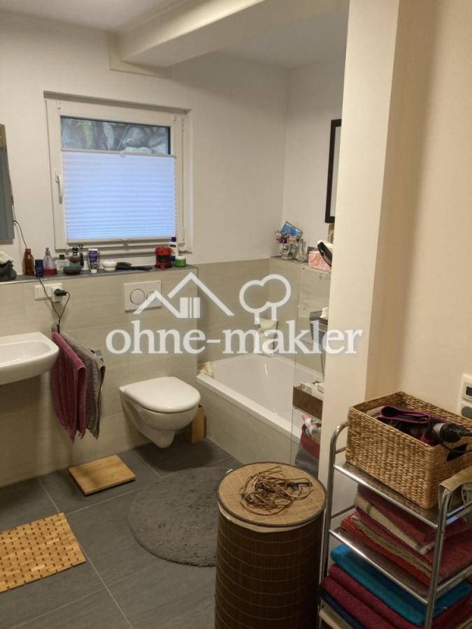 Bad 1. Bild/ Wanne und WC