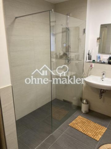 Bad 2. Bild/ Dusche Waschb.