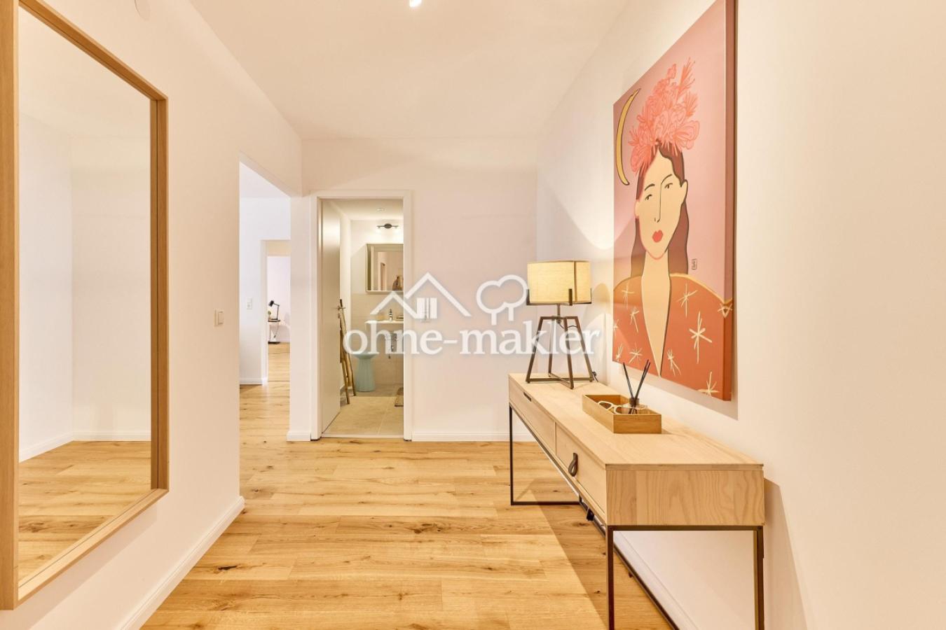 Blick vom Eingang in den Flur