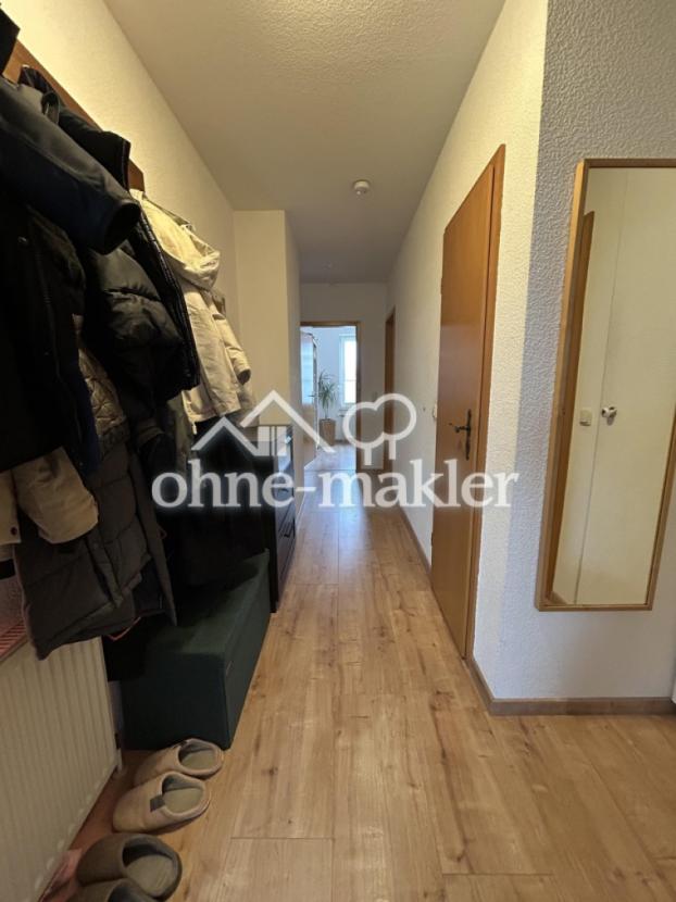 Flur mit Tür zum Gäste-WC