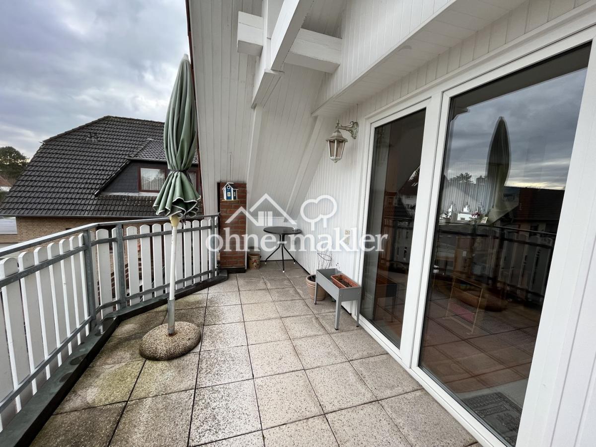 Loggia mit Tür zum Wohnzimmer