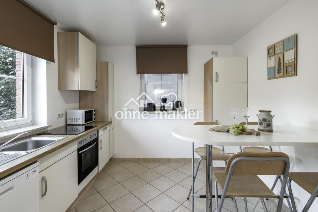 Einbauküche mit Essecke