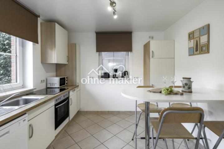 Einbauküche mit Essecke