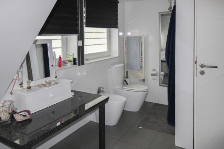 Badezimmer_2_OG_Sicht_2