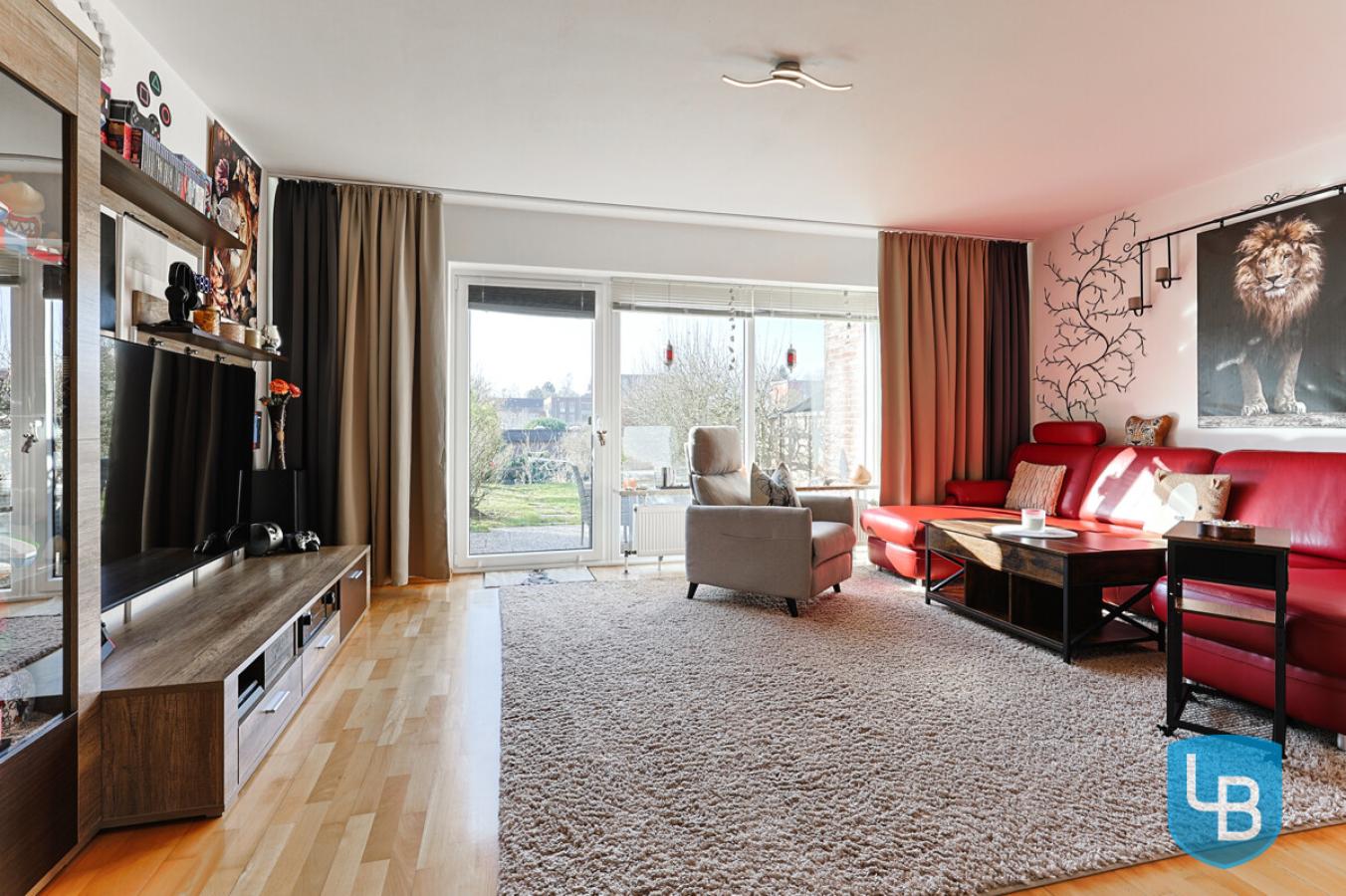 Wohnbereich mit Zugang zur Terrasse