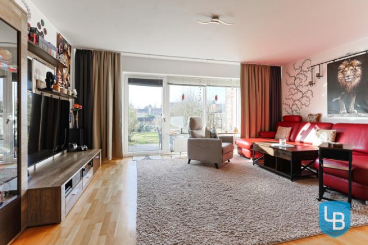 Wohnbereich mit Zugang zur Terrasse