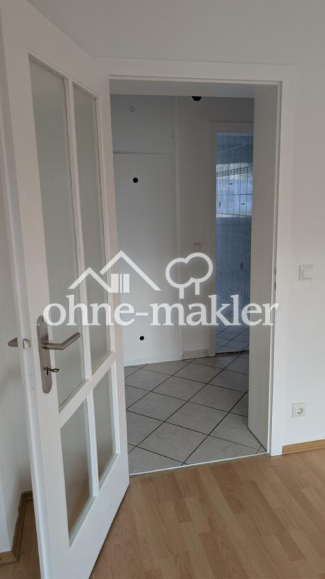 Blick Wohnzimmer in den Flur