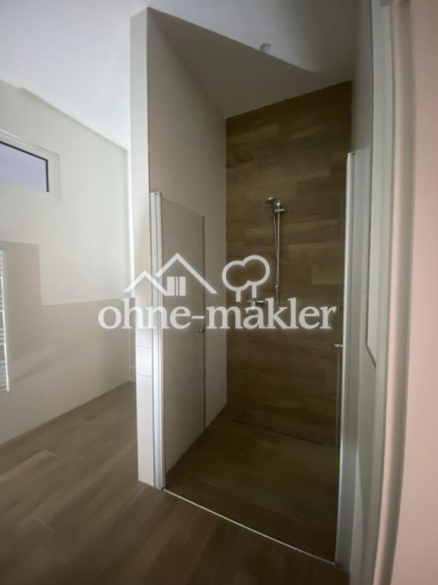 Bad mit ebenerdiger Dusche