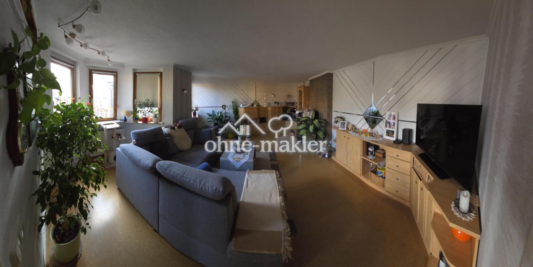 Wohnzimmer mit Kamin