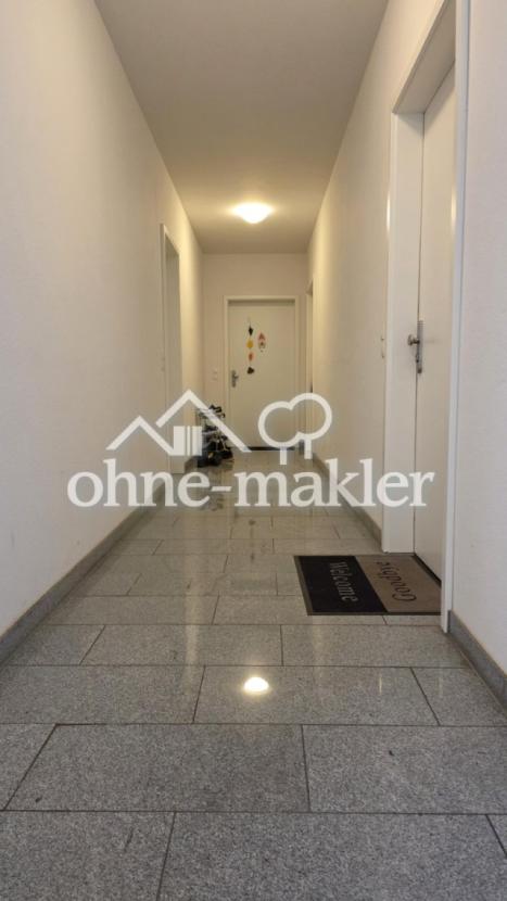 Hausflur zu den 3 Wohnungen