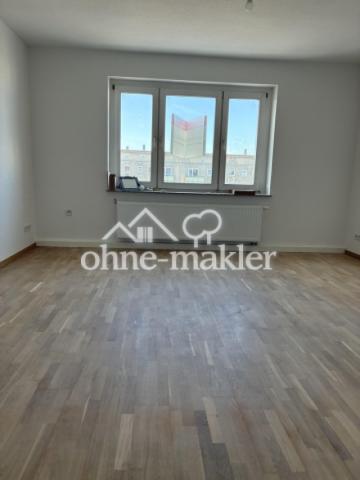 Wohnzimmer mit Parkett