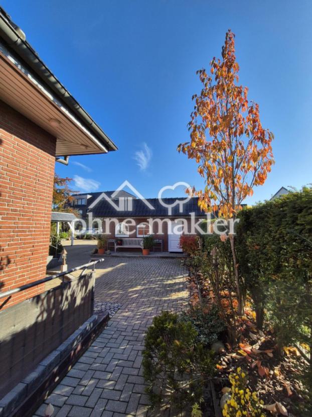 Blick auf die Doppelgarage 