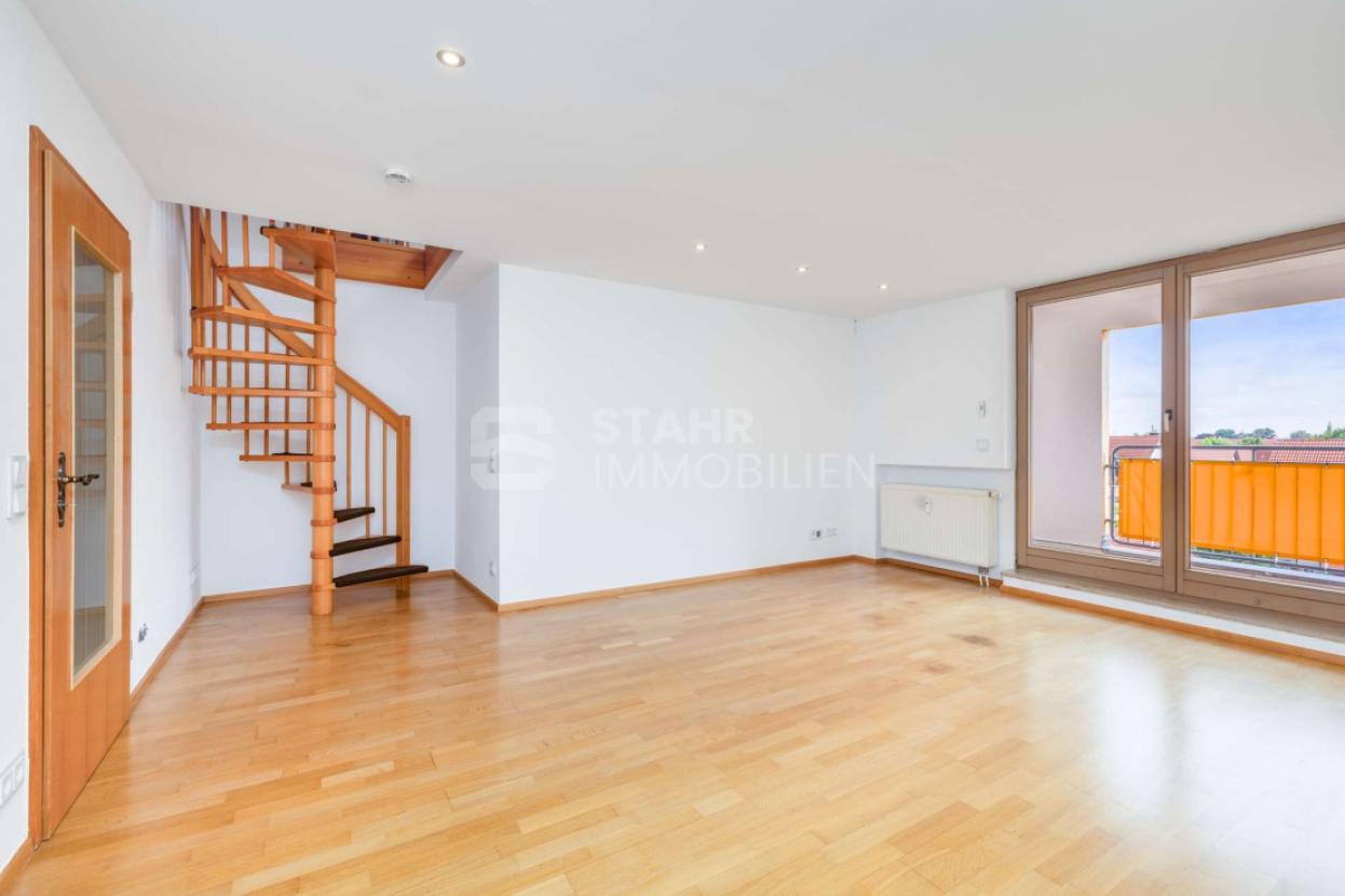 Wohn-Esszimmer Treppe zum DG