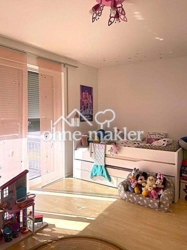Kinderzimmer mit Südbalkon