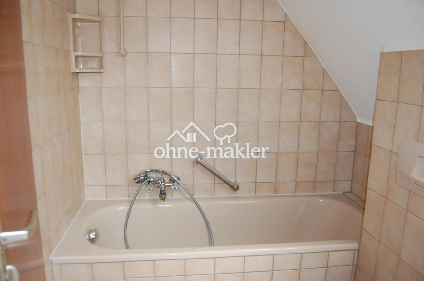 Tageslichtbad mit Badewanne