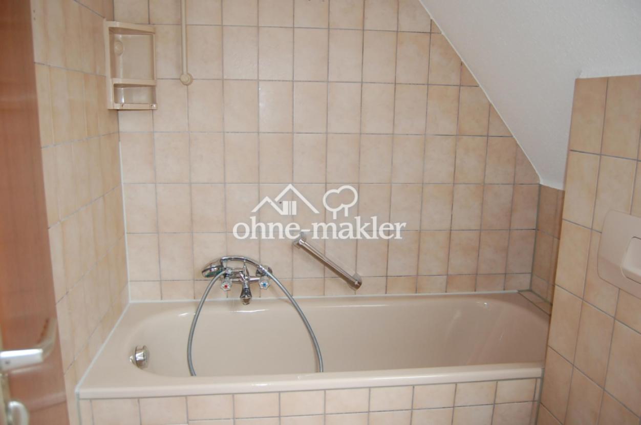 Tageslichtbad mit Badewanne