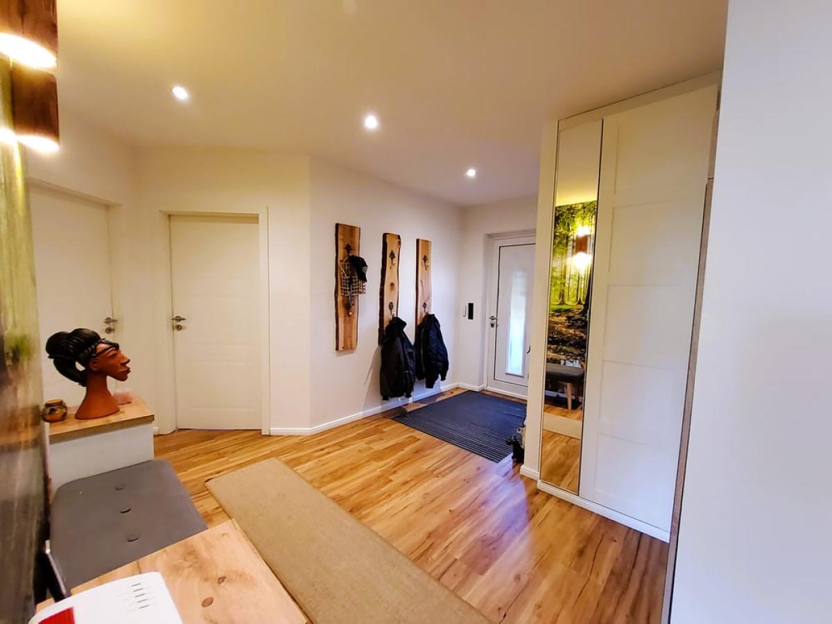 2. Flur - Eingangsbereich