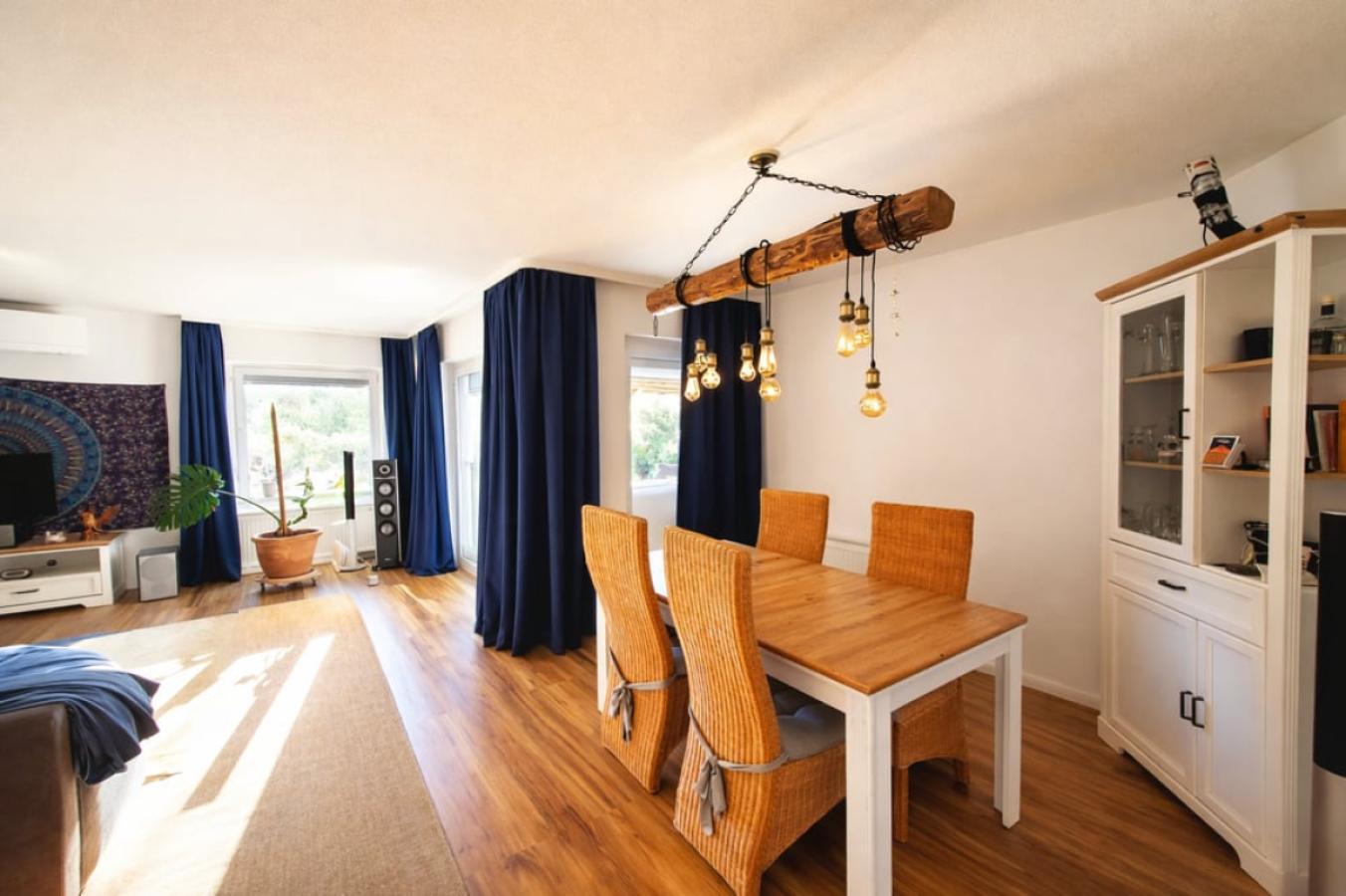 7. Wohnzimmer.-Essbereich