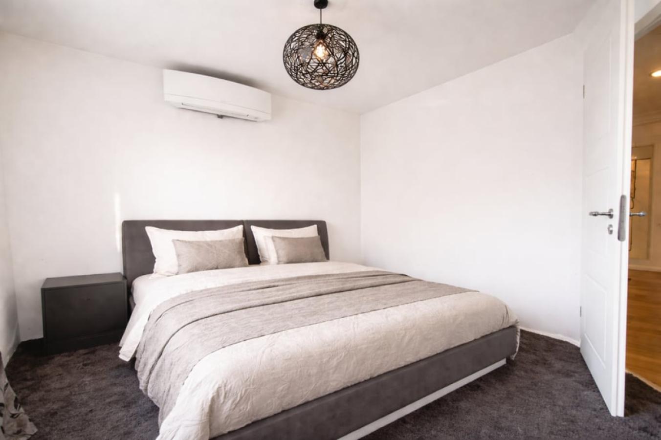 8. Schlafzimmeransicht 1