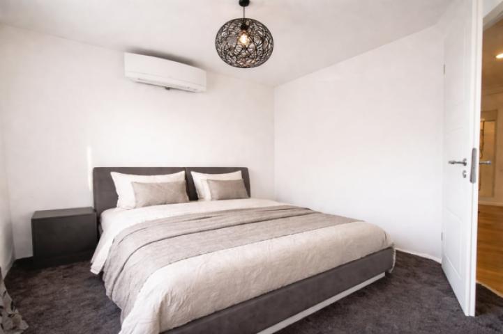 8. Schlafzimmeransicht 1