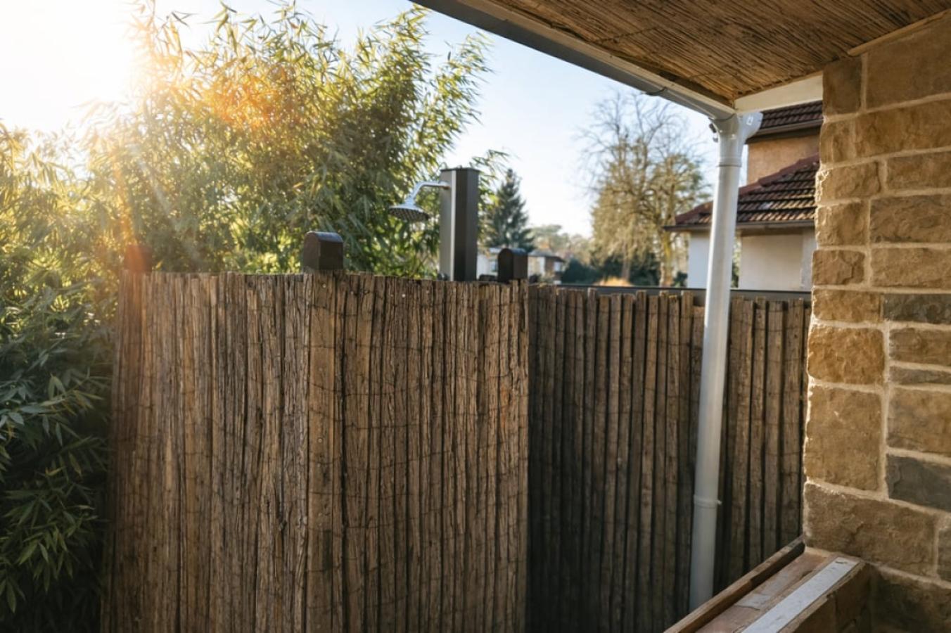 20. Zugang zur Außendusche