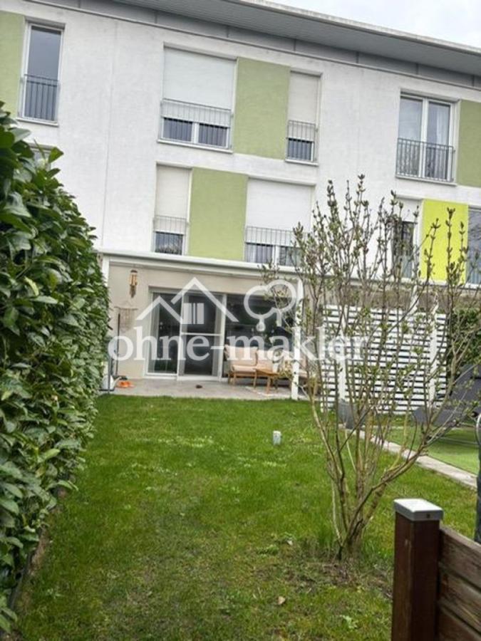 Blick vom Garten zum Haus