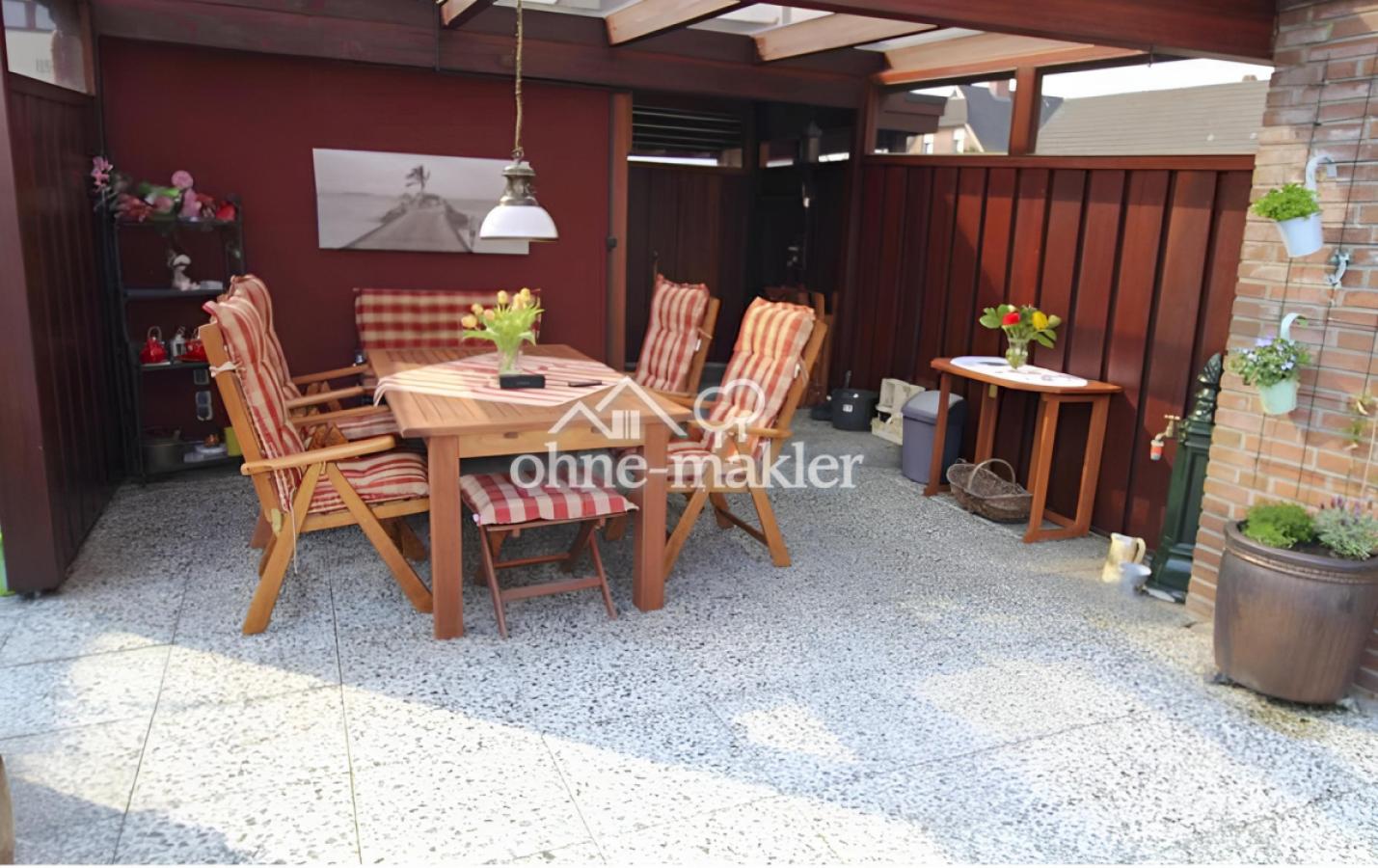 Terrasse zum Carport