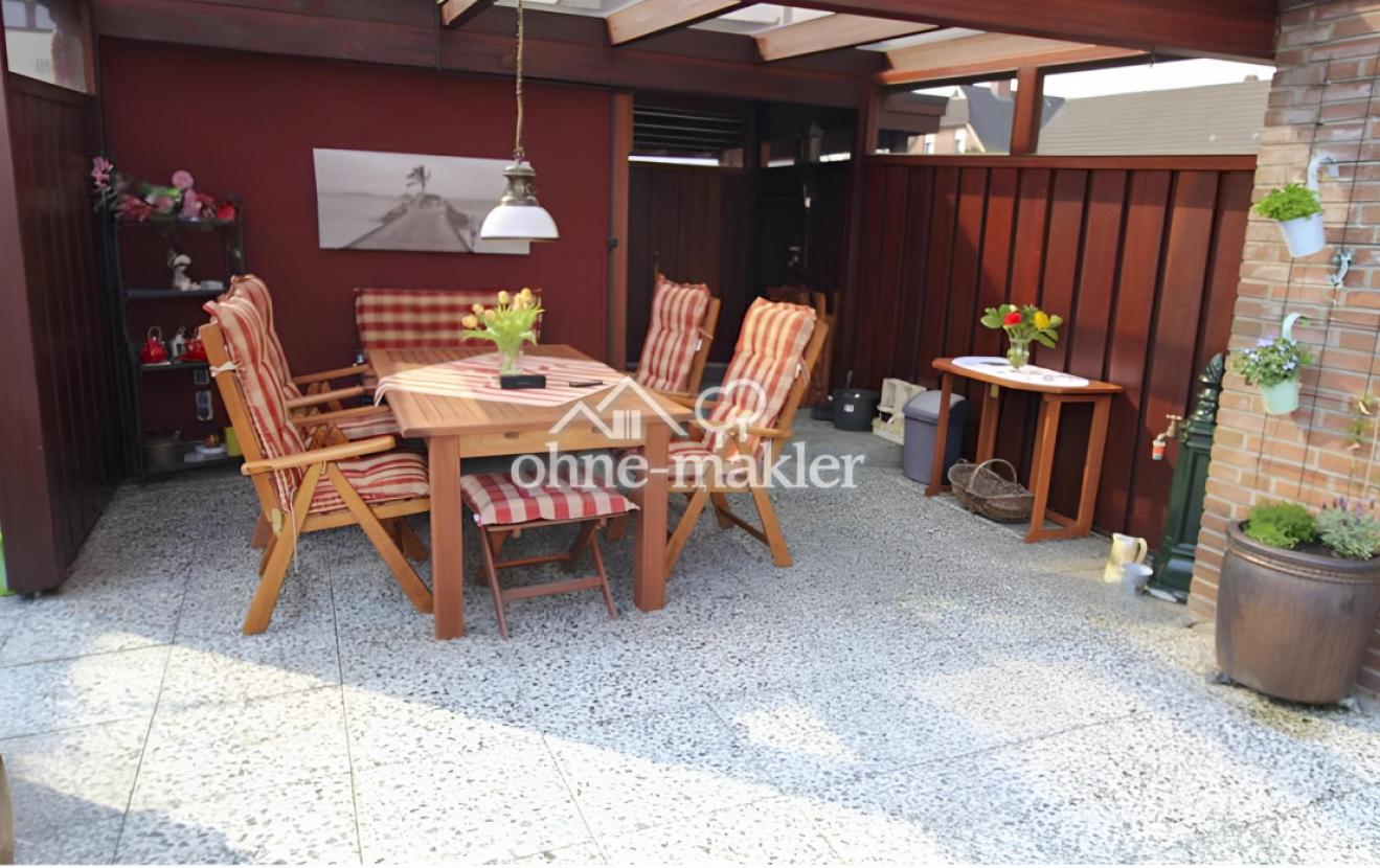 Terrasse zum Carport