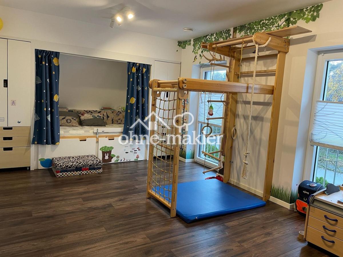 Kind 1 (klappbares Spielgerüst