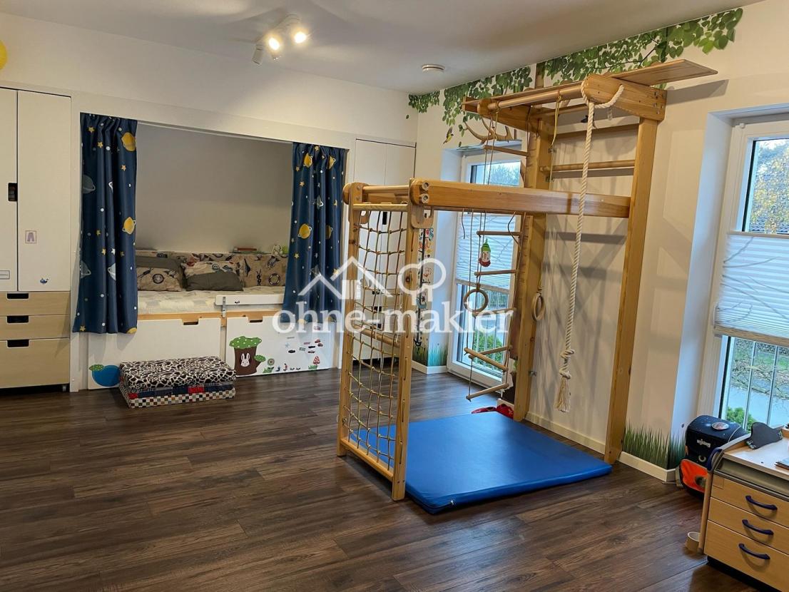 Kind 1 (klappbares Spielgerüst