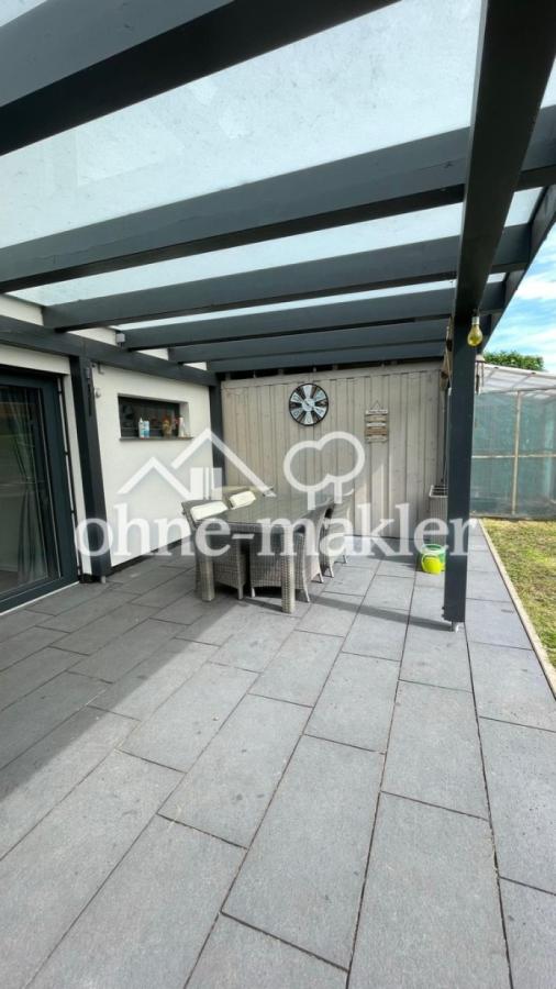 Terrasse mit Milchglas-Dach