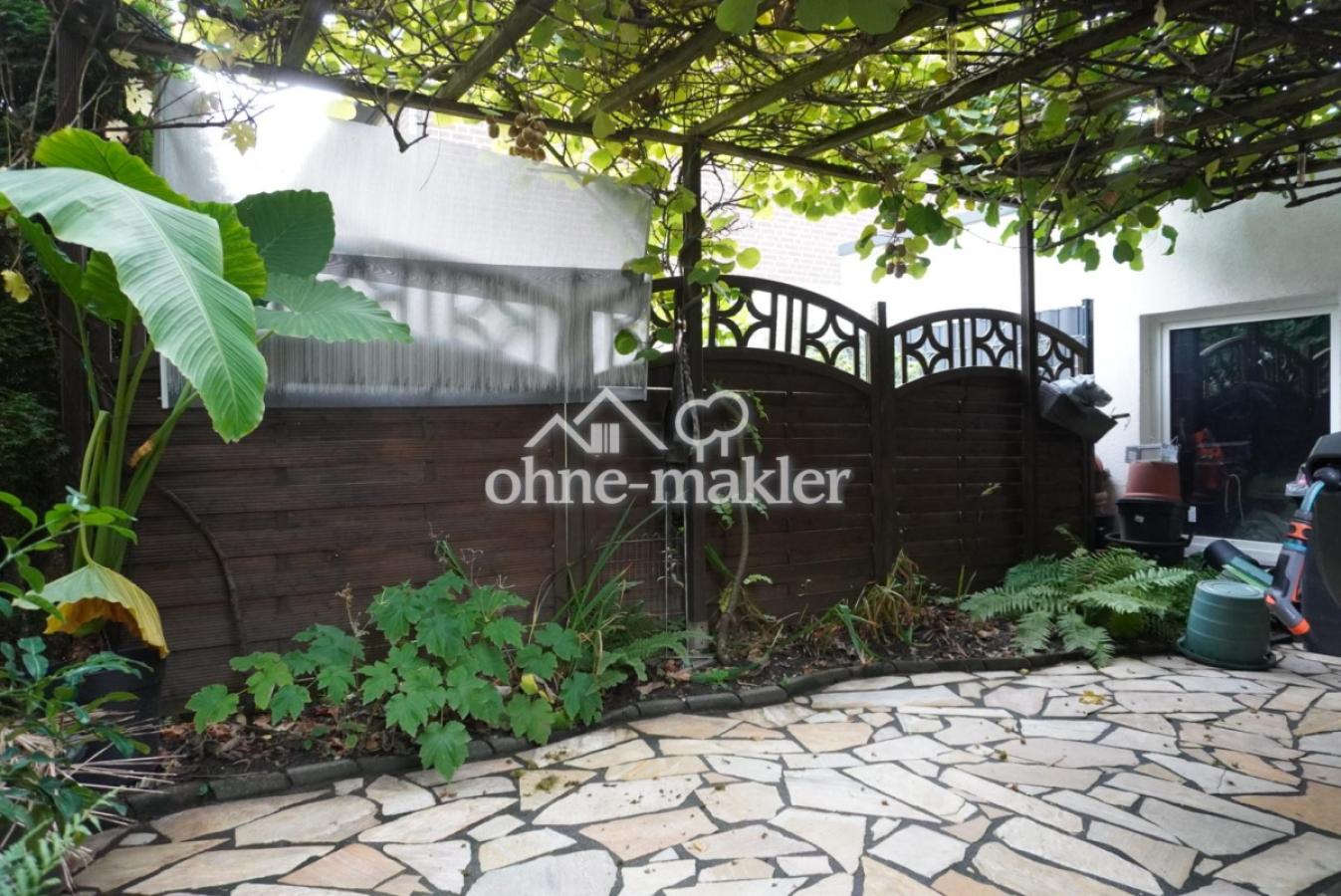 Ansicht Weg zur Garage