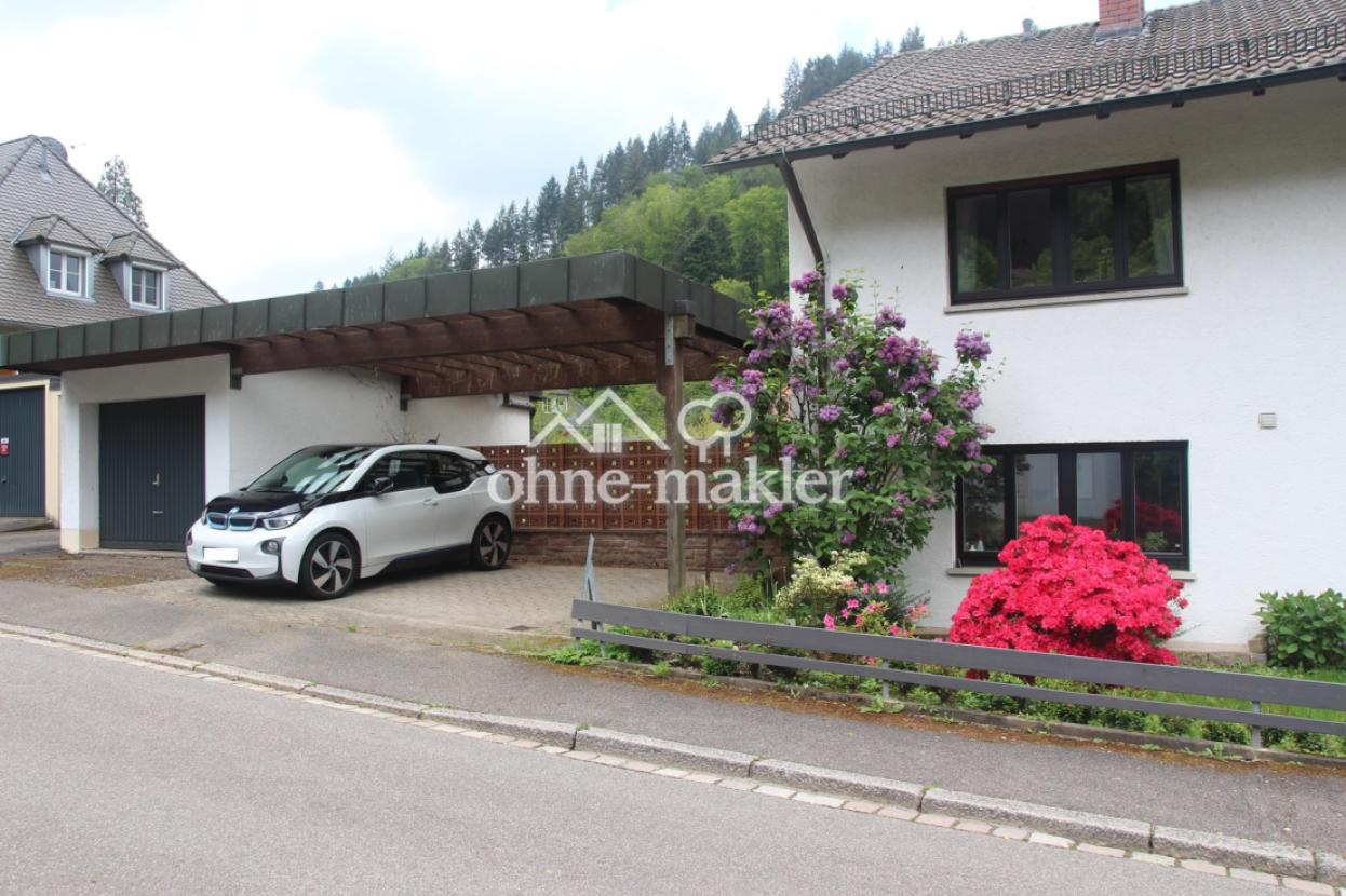 Carport und Garage