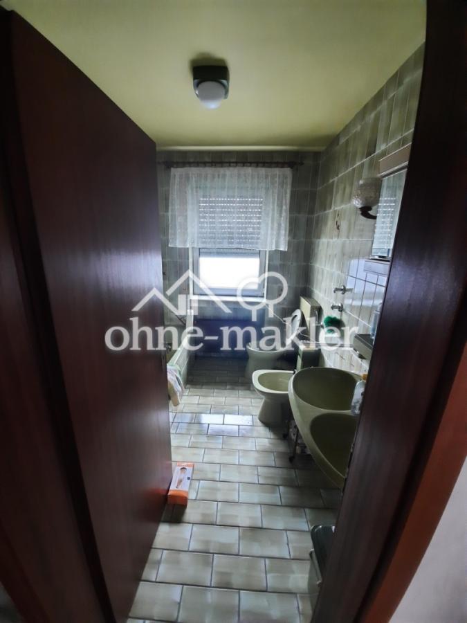 Dusch Wannen Bad 1.OG