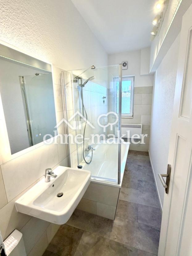 Badezimmer mit Wanne