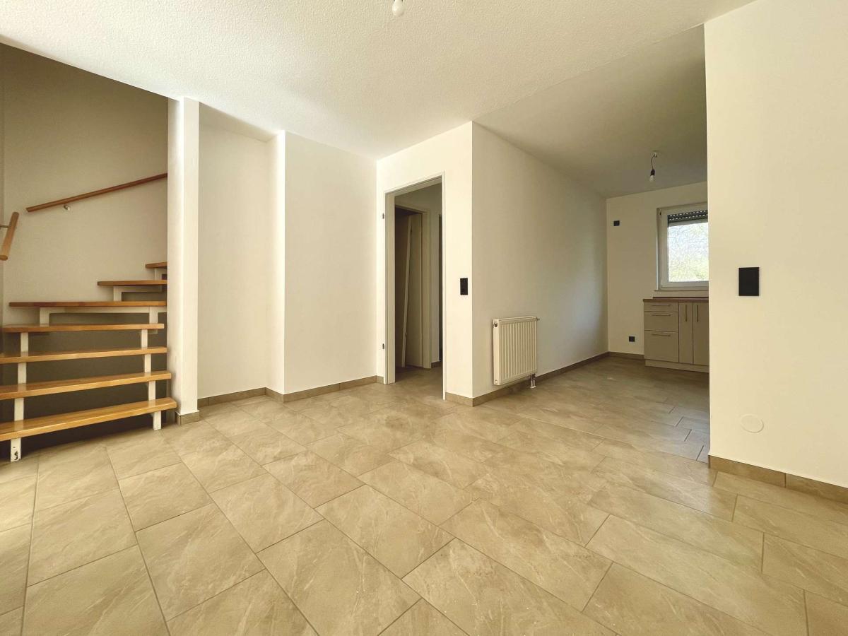 EG, zwischen Wohnzimmer u. Küche