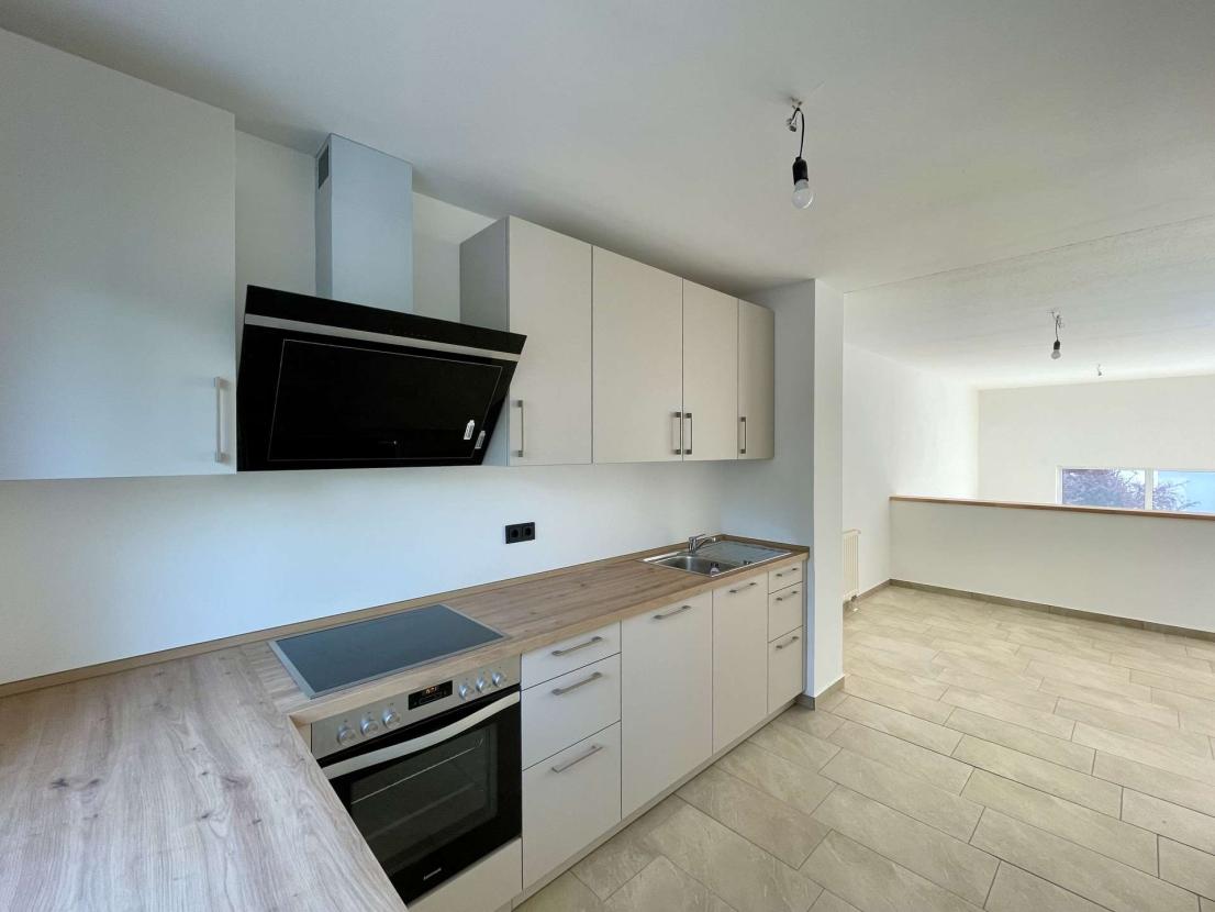 Küche, Blick zum Wohnzimmer