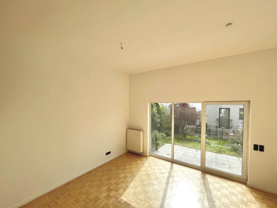 Wohnzimmer m. Zugang z. Garten