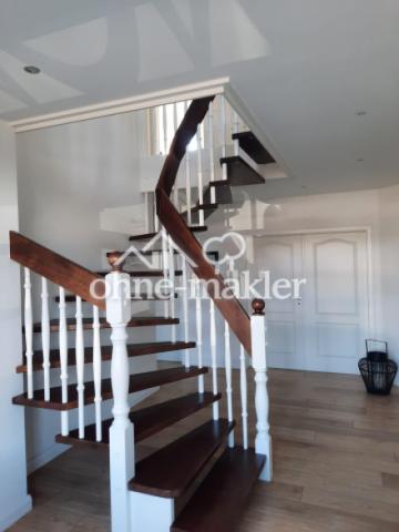 Treppe ins Obergeschoss