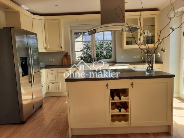 Küche mit Kochinsel