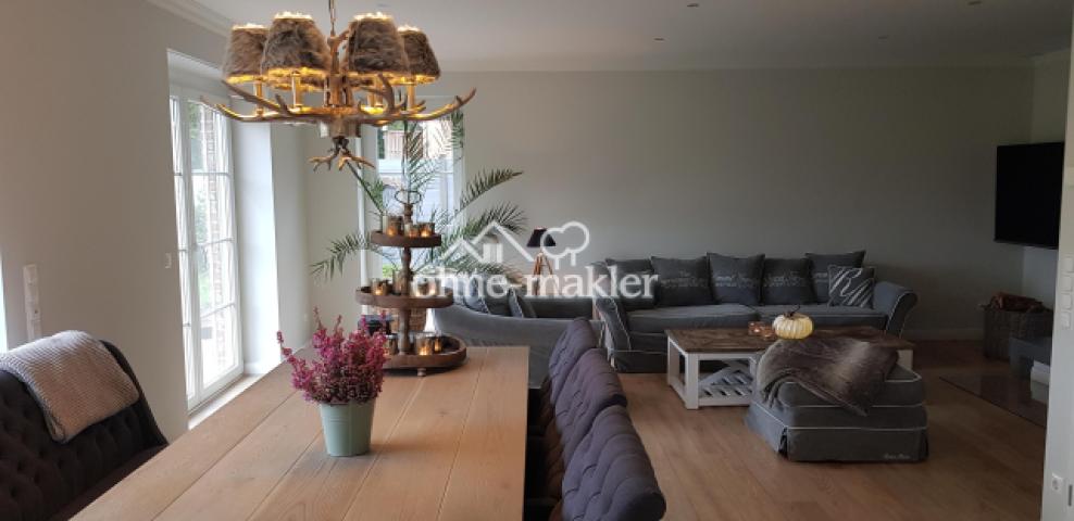 Wohnzimmer mit Esstisch