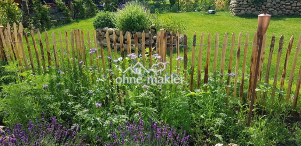 Garten mit Kräuterspirale