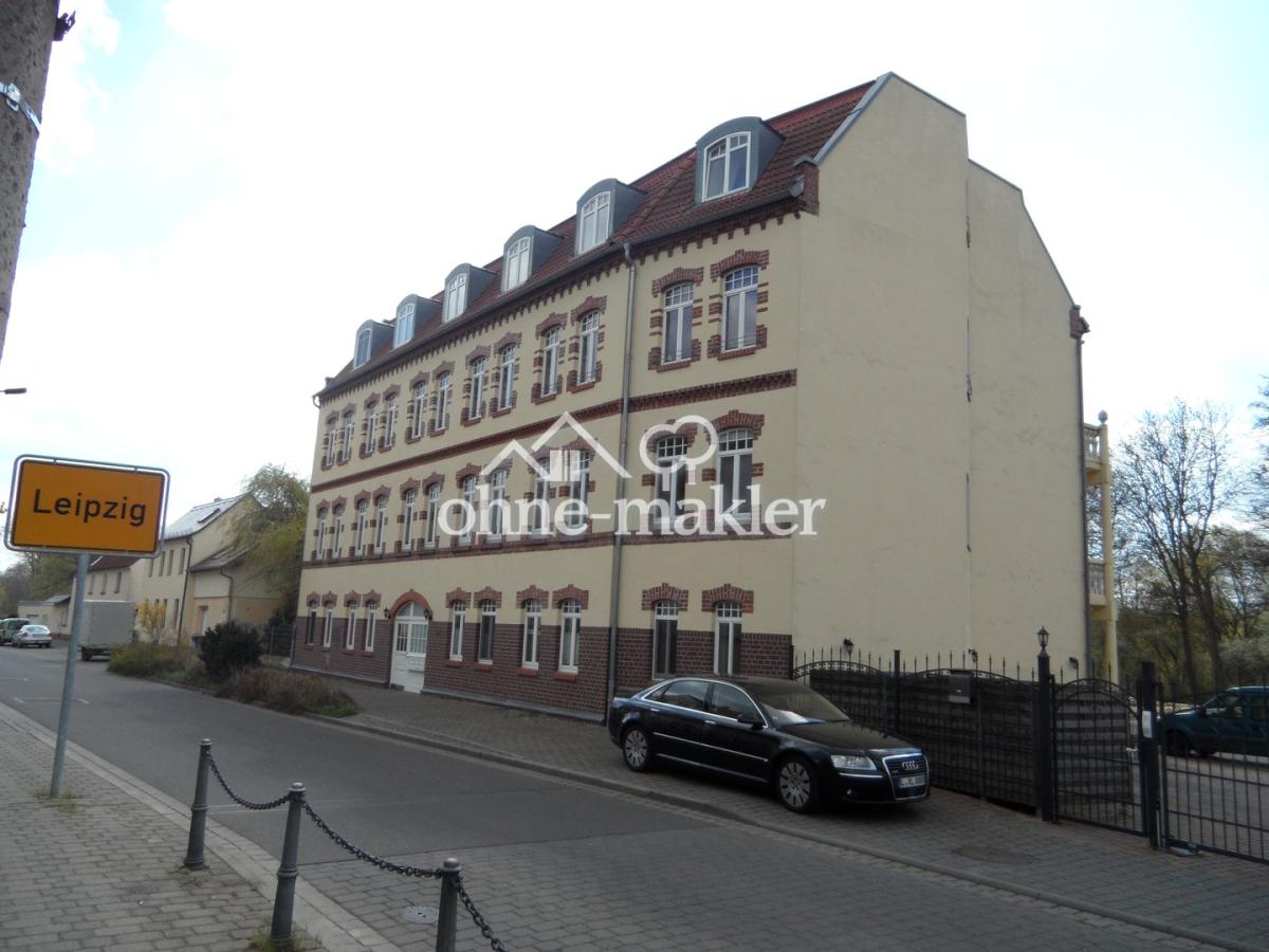 Frontseite mit el. Tor