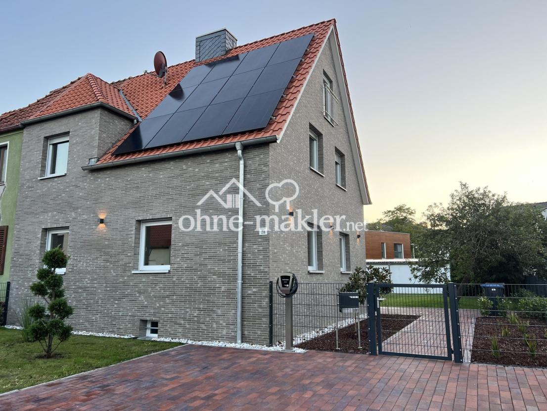 Haus PV Anlage Vorderseite